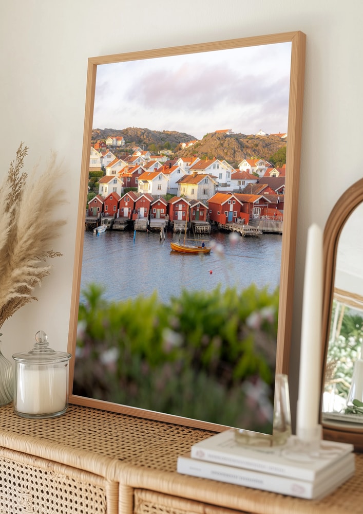 Poster mit nordischem Küstendorf