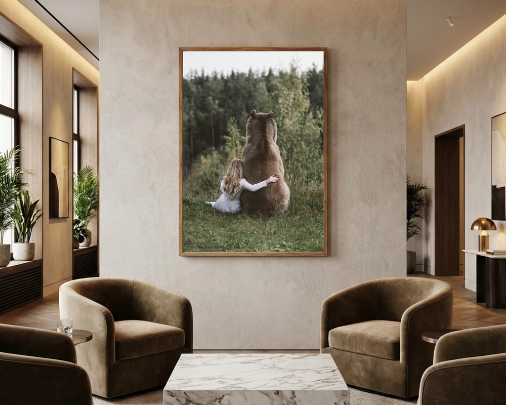 Poster einer friedlichen Umarmung im Wald