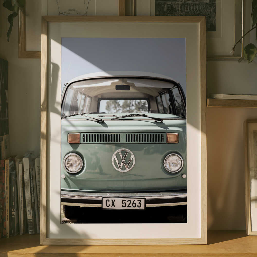 Klassisches Design in sanften Grüntönen mit Autos Poster