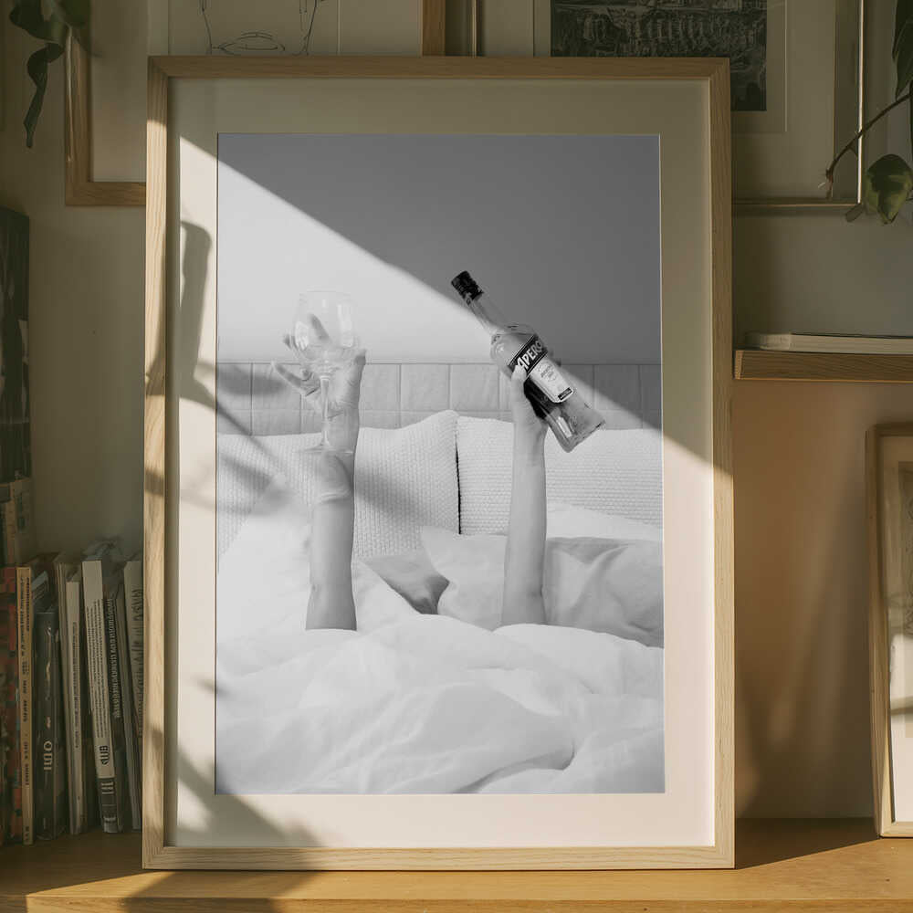 Aperol im Bett – zurückhaltendes Poster