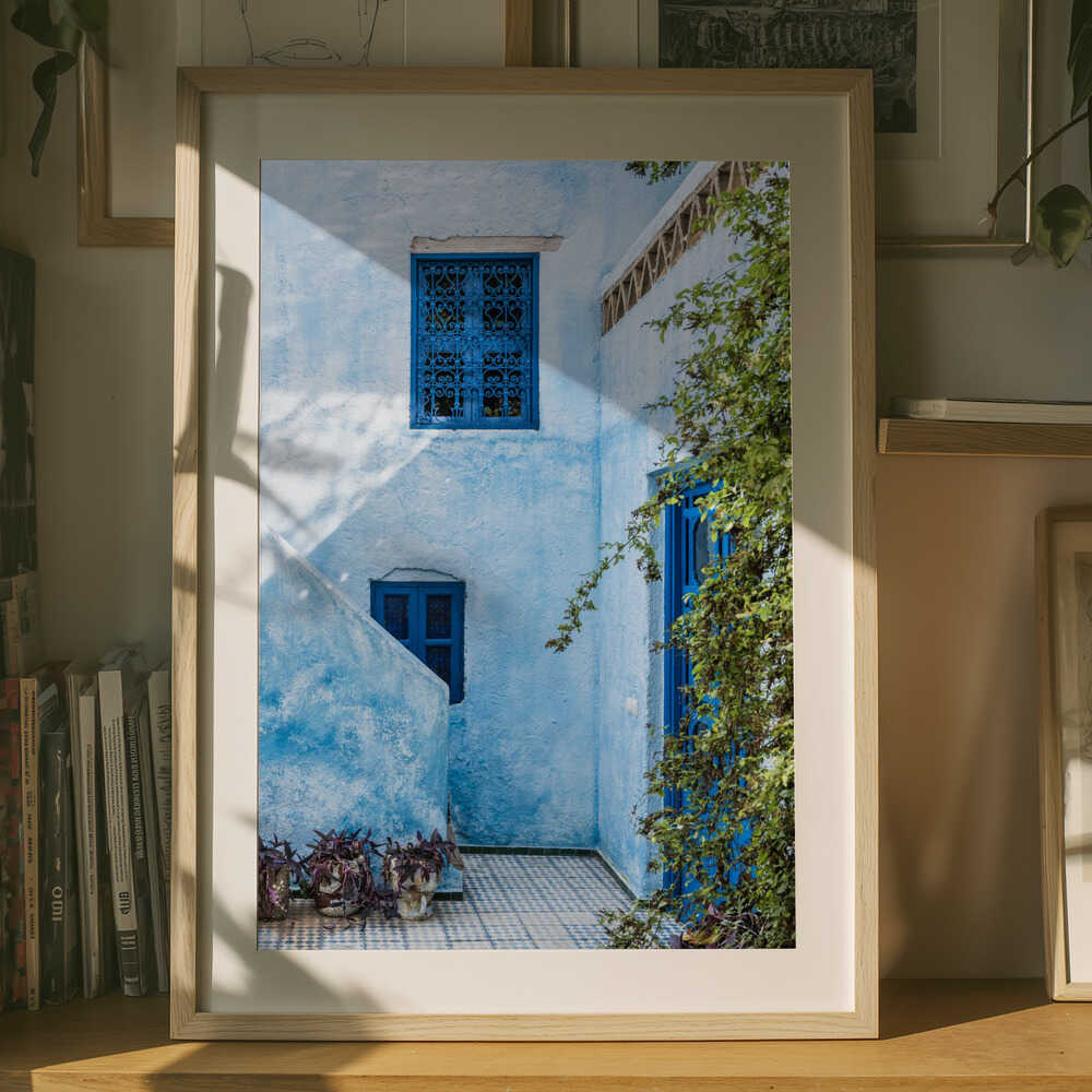 Blauer mediterraner Innenhof Poster