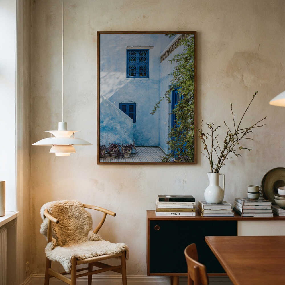 Blauer mediterraner Innenhof Poster