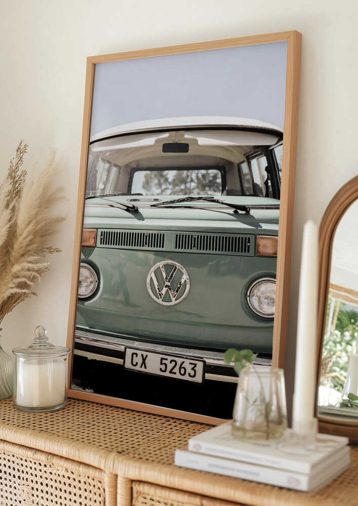 Klassisches Design in sanften Grüntönen mit Autos Poster