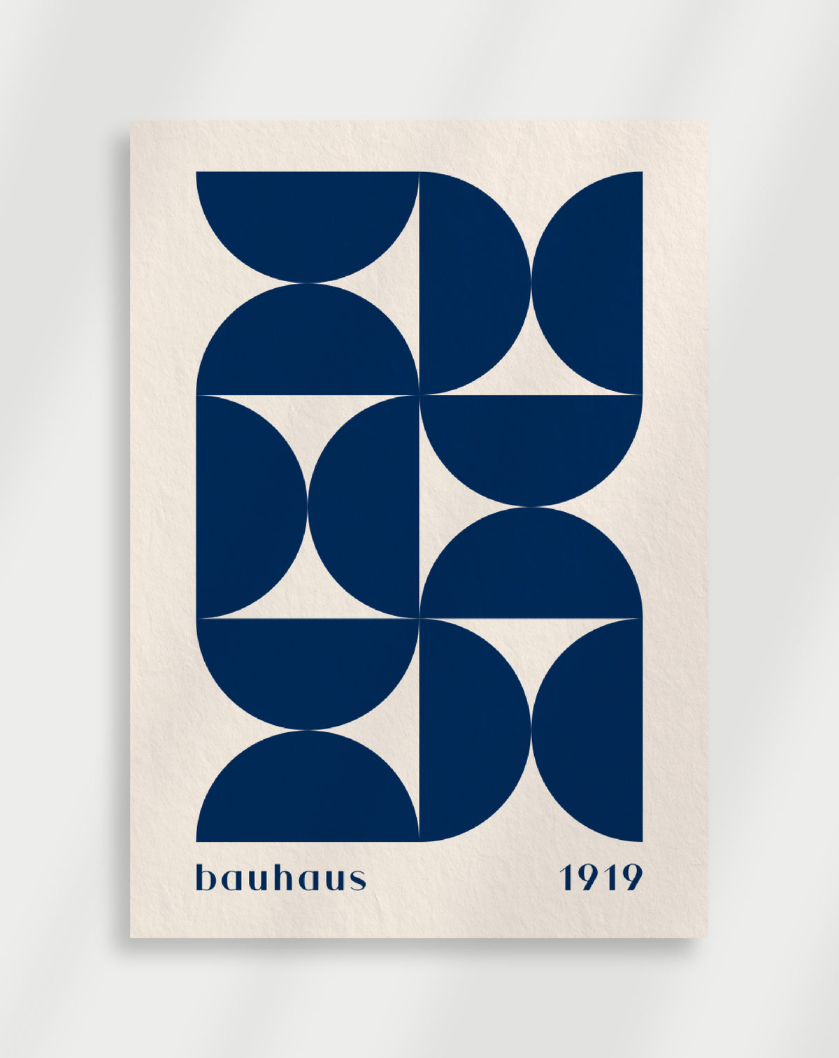 Bauhaus-Poster mit blauem Quadrat-Muster