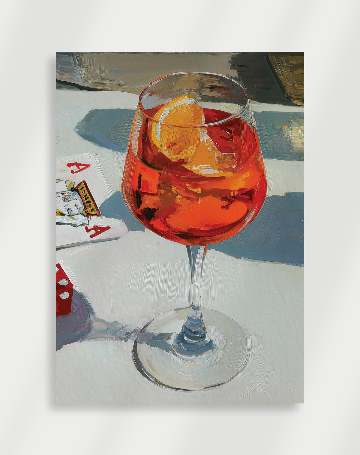 Poster mit einem Glas rotem Cocktail und Spielkarten