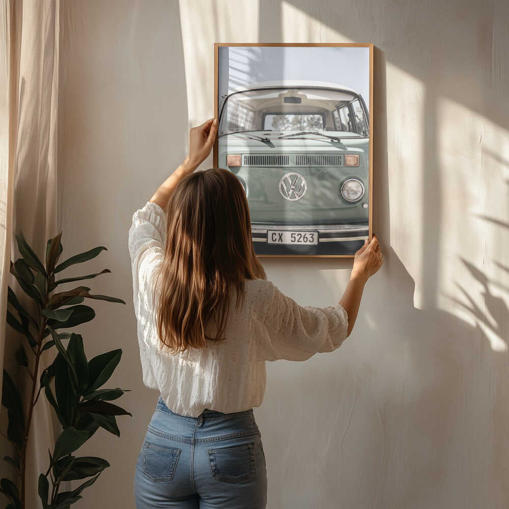 Klassisches Design in sanften Grüntönen mit Autos Poster